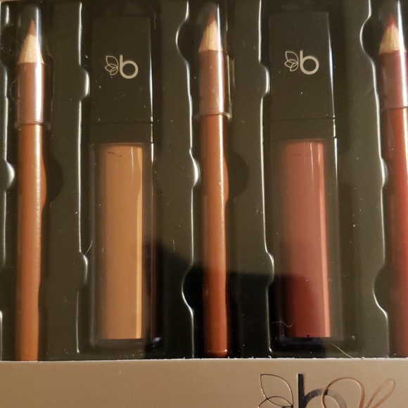 Lip Gloss and Lip Liner Set - Picture 4 of 5